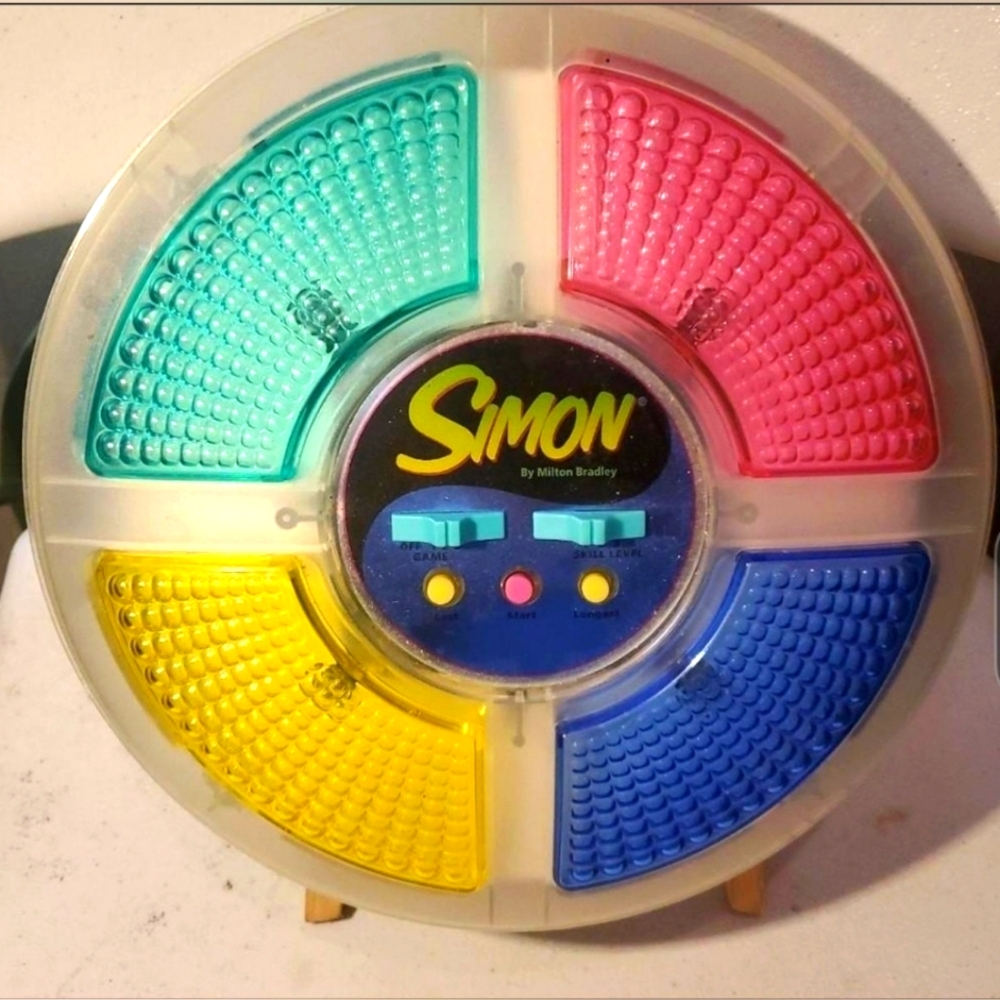 1997 Vintage SIMON SAYS Memory Game/Toy by Milton Bradley #4850 WORKS